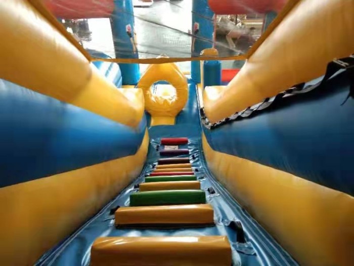 Надувной батут "Кевин и Боб", размер 7*5*5 м