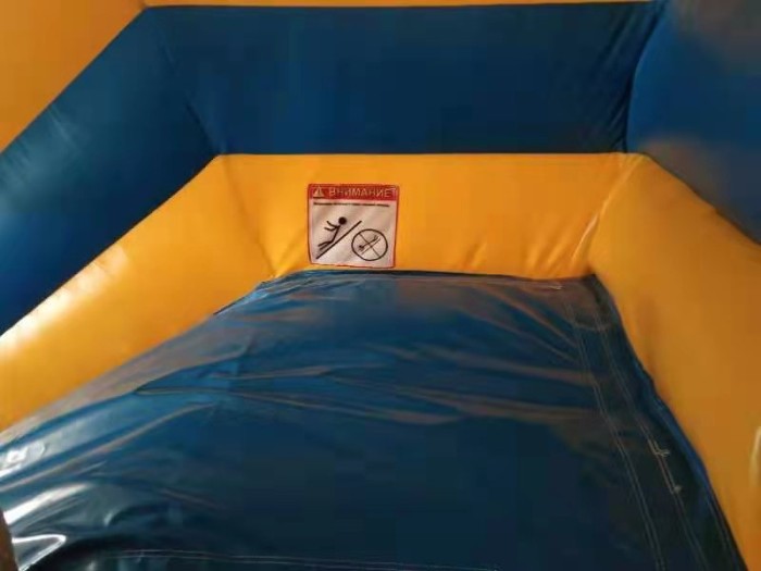 Надувной батут "Кевин и Боб", размер 7*5*5 м