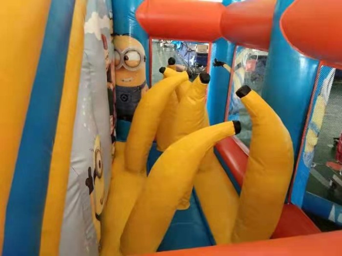 Надувной батут "Кевин и Боб", размер 7*5*5 м
