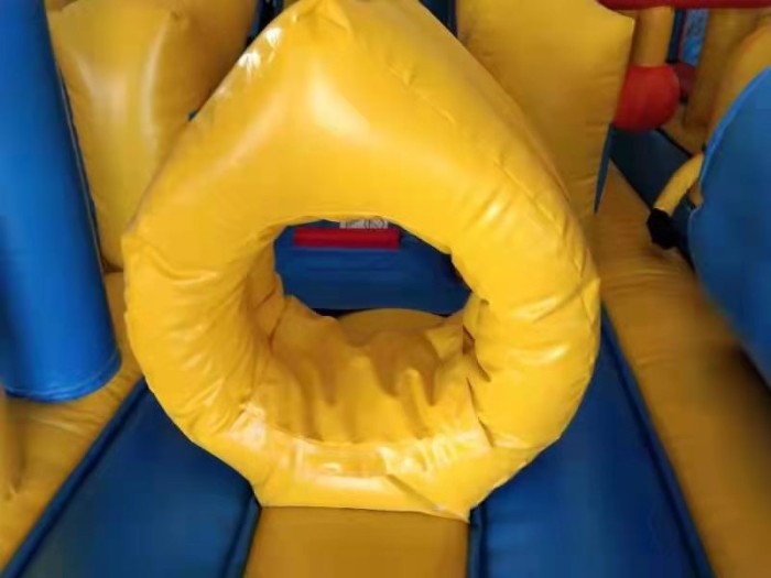 Надувной батут "Кевин и Боб", размер 7*5*5 м