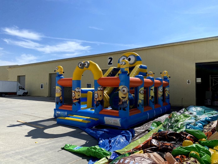 Надувной батут "Кевин и Боб", размер 7*5*5 м