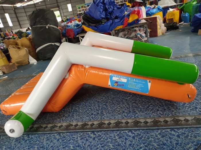 Надувная водная горка Луна 2,8*1,5*1,5 м