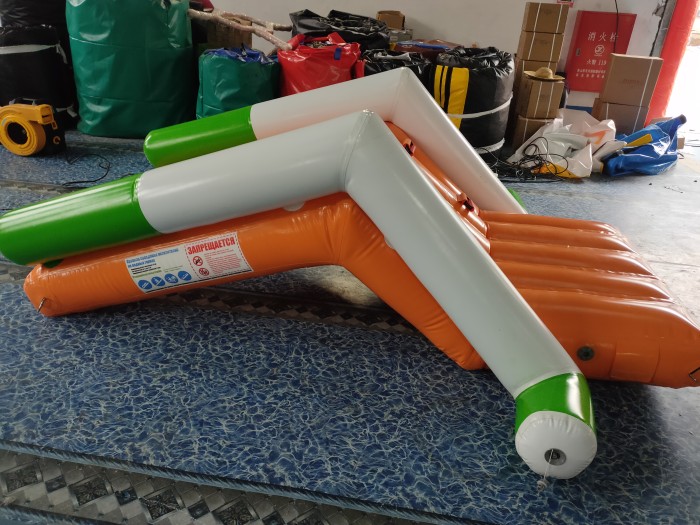 Надувная водная горка Луна 2,8*1,5*1,5 м