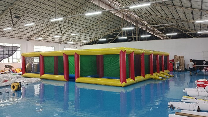 Надувной лабиринт 12*12*2,5 м