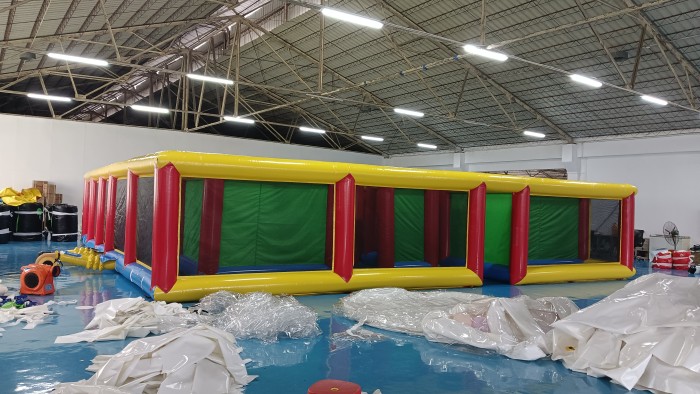 Надувной лабиринт 12*12*2,5 м