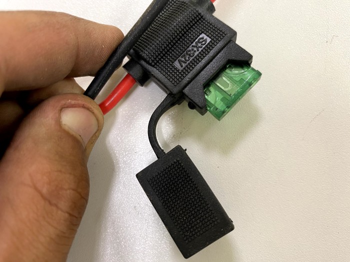 Провод и клемма для бамперной лодочки