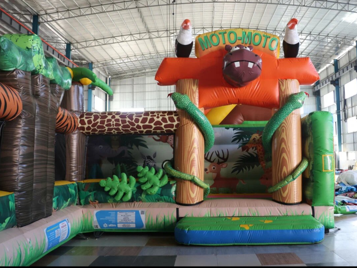 Надувная горка "Мото-Мото" 15*9*4 м