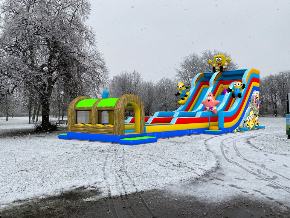 Надувная зимняя горка «Спанч боб» 10*7*9 м