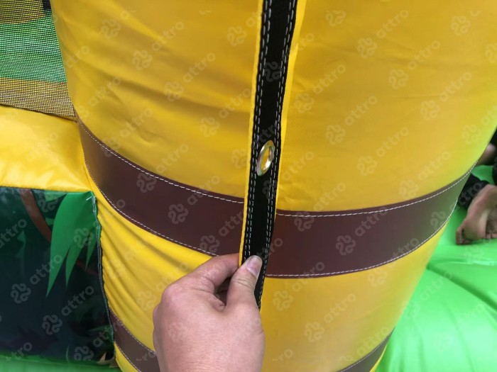 Надувной батут с горкой "Джунгли" 16,5*11*9,3 м