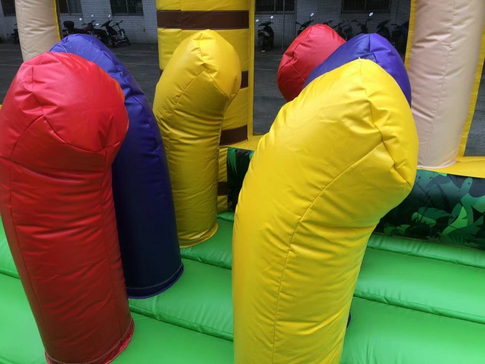 Надувной батут с горкой "Джунгли" 16,5*11*9,3 м