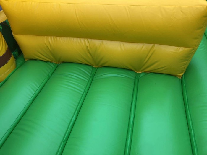 Надувной батут с горкой "Джунгли" 16,5*11*9,3 м