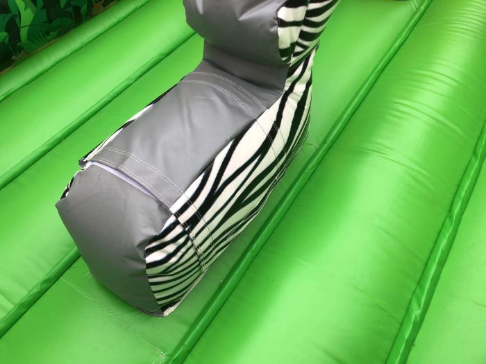 Надувной батут с горкой "Джунгли" 16,5*11*9,3 м