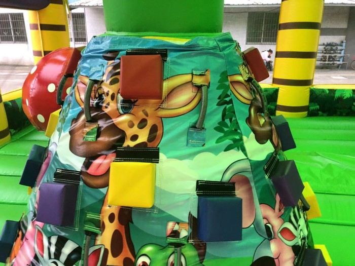 Надувной батут с горкой "Джунгли" 16,5*11*9,3 м