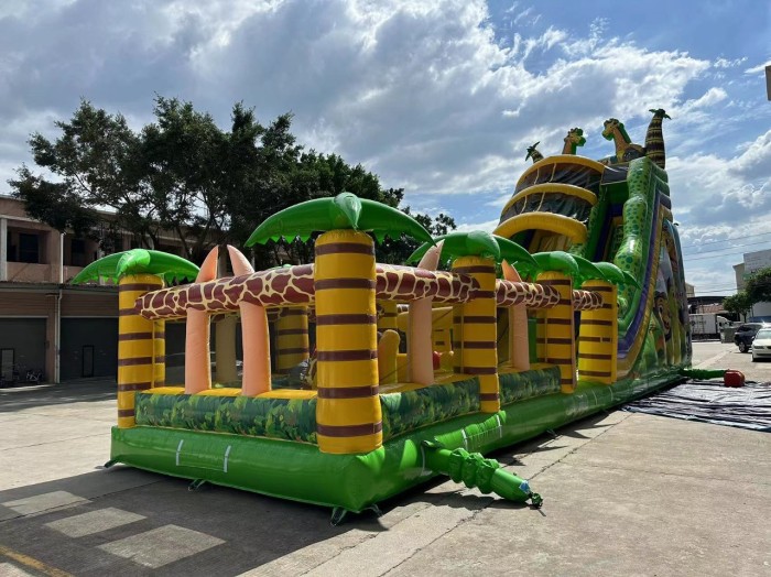 Надувной батут с горкой "Джунгли" 16,5*11*9,3 м