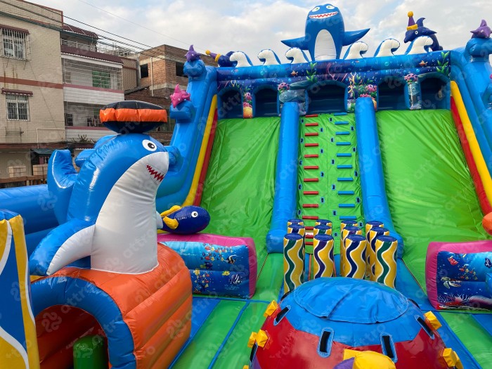 Надувной батут "Подводный мир" 19*9*8 м