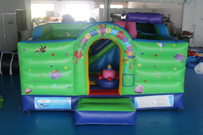 Надувной батут «Праздник», размер 4,5*3,5*2,9 м