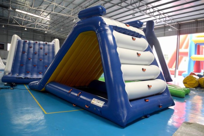 Надувная водная горка "Фрифал" 6*3*3 м