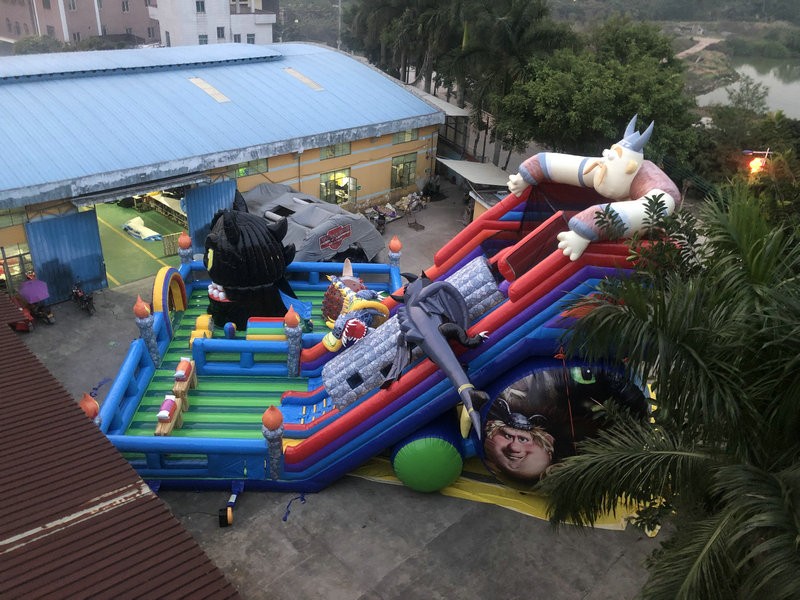 Надувной батут «Как приручить дракона» 18*13*11,5 м