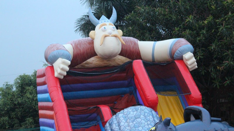 Надувной батут «Как приручить дракона» 18*13*11,5 м