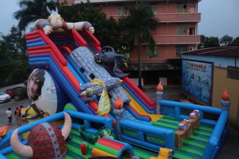 Надувной батут «Как приручить дракона» 18*13*11,5 м