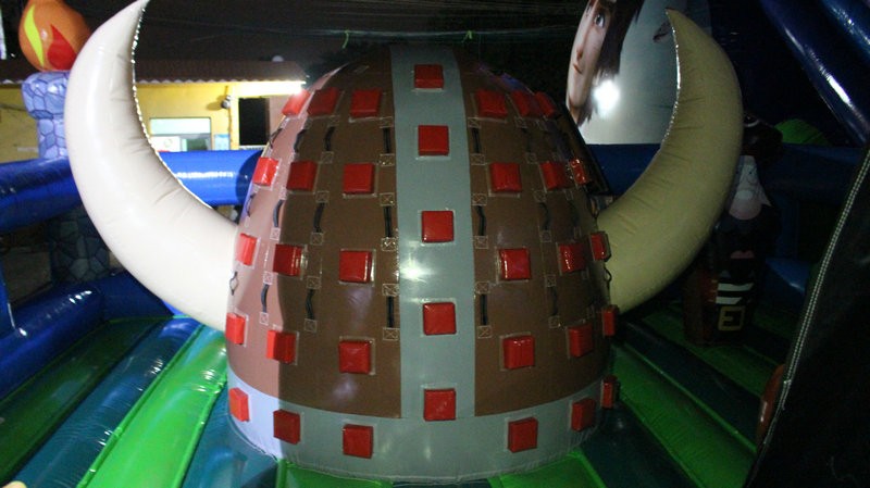 Надувной батут «Как приручить дракона» 18*13*11,5 м