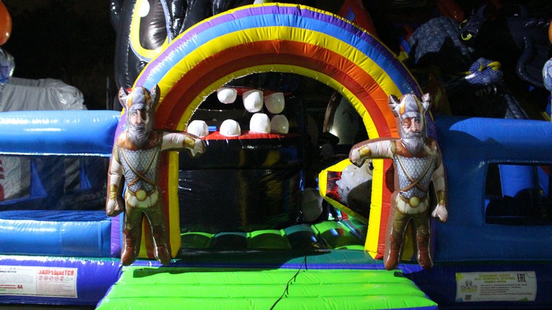 Надувной батут «Как приручить дракона» 18*13*11,5 м