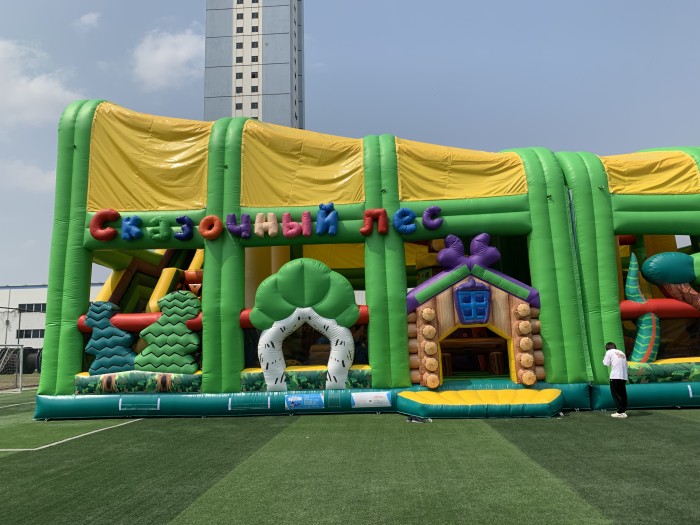 Надувной батут "Сказочный лес" 22*12*10 м