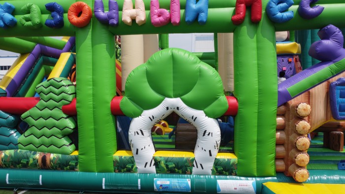 Надувной батут "Сказочный лес" 22*12*10 м