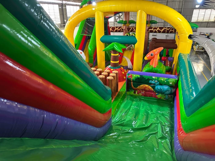 Надувной батут «Остров Динозавров» 19*9*8,2 м 