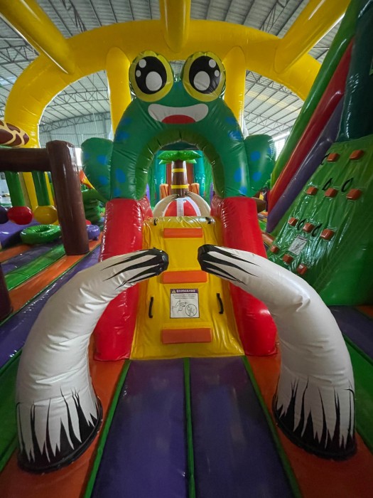 Надувной батут «Остров Динозавров» 19*9*8,2 м 