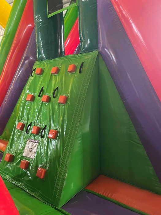 Надувной батут «Остров Динозавров» 19*9*8,2 м 