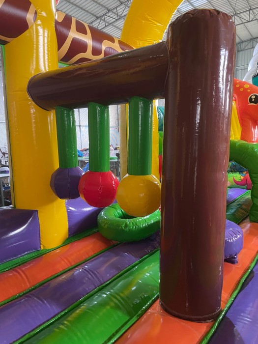 Надувной батут «Остров Динозавров» 19*9*8,2 м 