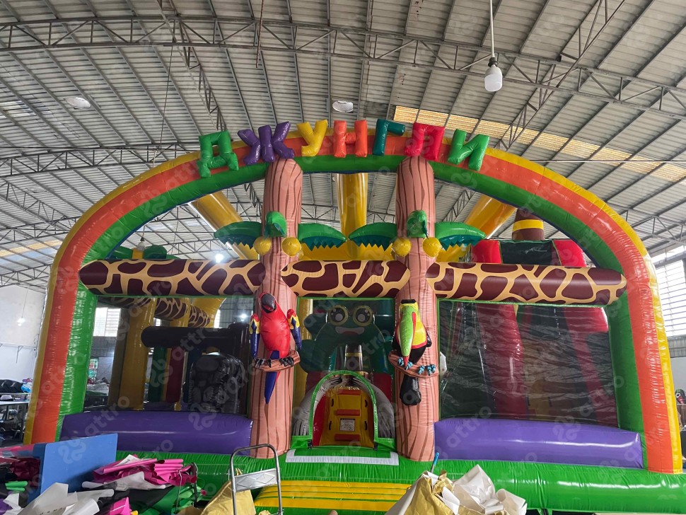 Надувной батут «Остров Динозавров» 19*9*8,2 м 