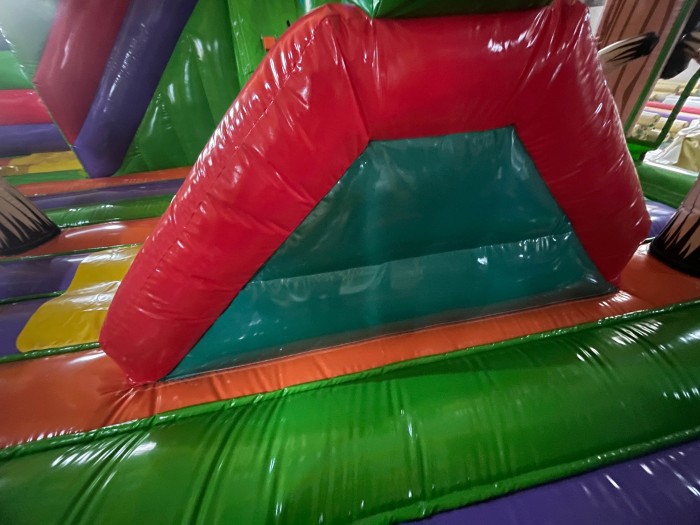 Надувной батут «Остров Динозавров» 19*9*8,2 м 