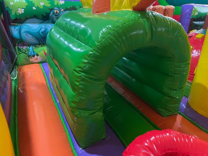 Надувной батут «Остров Динозавров» 19*9*8,2 м 