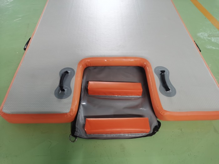 Надувная водная дорожка (с лесенкой) размер 5,5*1,5*0,1 м