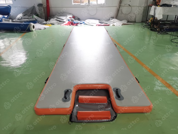 Надувная водная дорожка (с лесенкой) размер 5,5*1,5*0,1 м