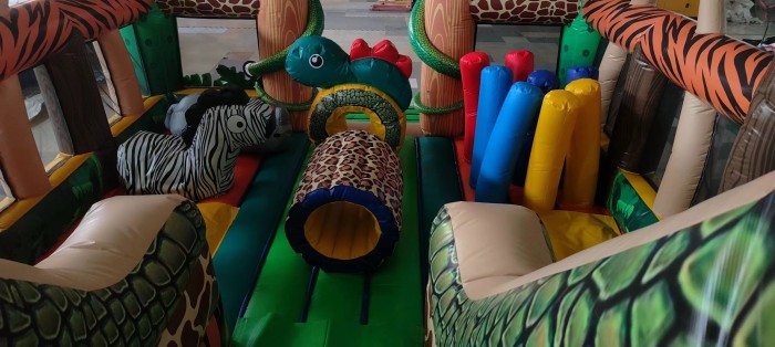 Надувная горка "Сафари" 10*6*5,5 м