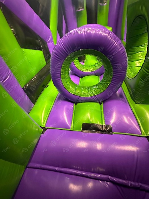Надувная горка "Парк монстров" 18*8*5,4 м  Б/У