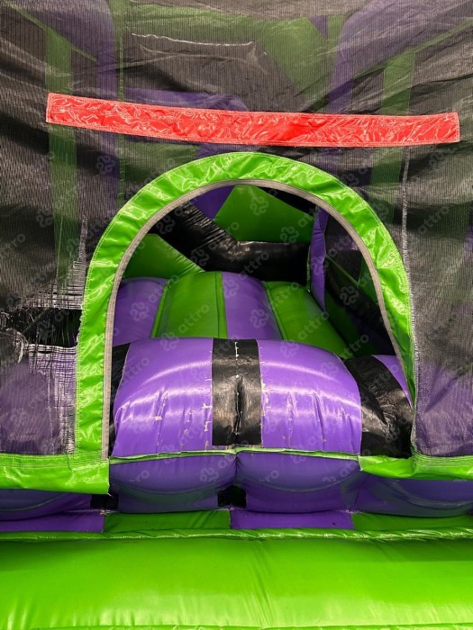 Надувная горка "Парк монстров" 18*8*5,4 м  Б/У