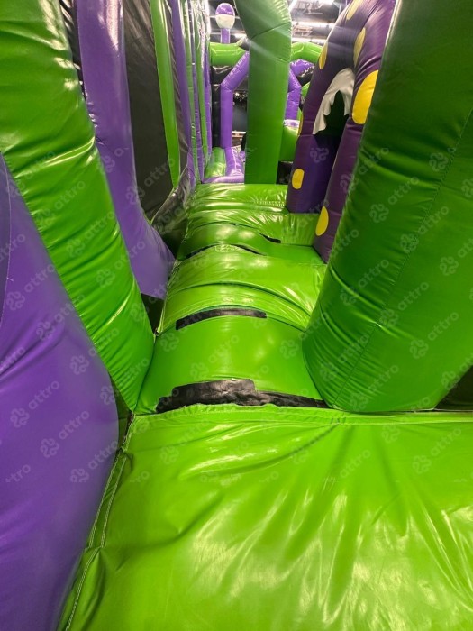 Надувная горка "Парк монстров" 18*8*5,4 м  Б/У