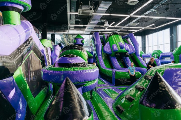 Надувная горка "Парк космоса" 18*12*5,4 м  Б/У 