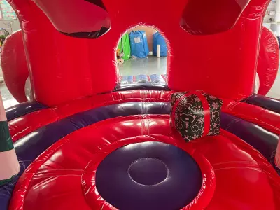 Надувной батут "Дед мороз" 5,5*4,5*6,5 м 