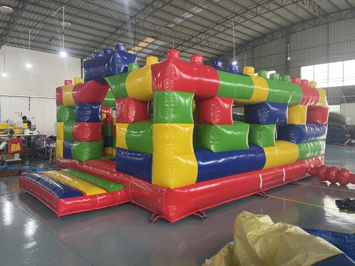 Надувная горка "Конструктор" зима/лето, 12*5*7,6 м 