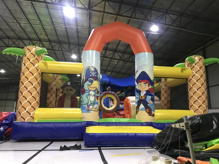 Надувной батут «Остров пиратов» 11,5*6*4 м