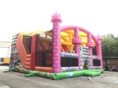 Надувная горка &quot;Замок&quot;  11*11*8,3 м