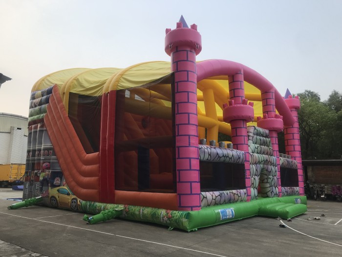 Надувная горка "Замок"  11*11*8,3 м