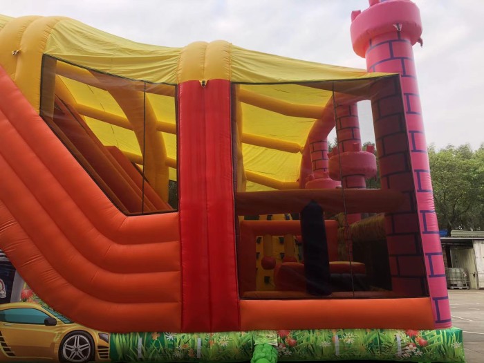 Надувная горка "Замок"  11*11*8,3 м
