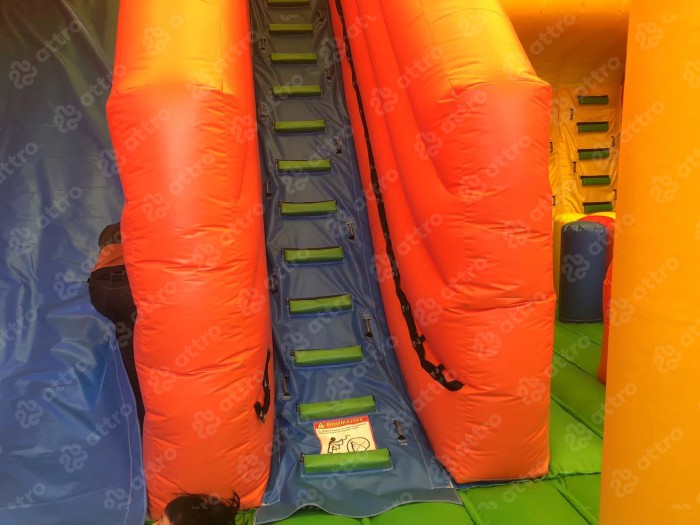 Надувная горка "Замок"  11*11*8,3 м