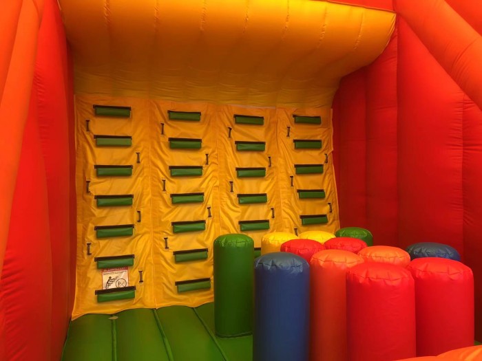 Надувная горка "Замок"  11*11*8,3 м